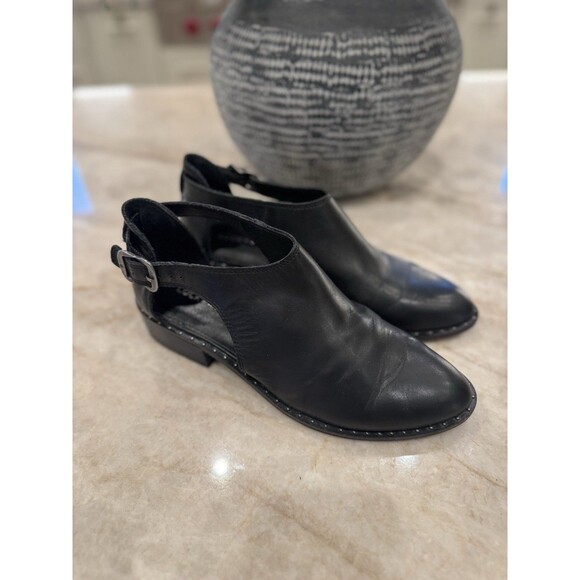 Lucky Brand Giovanna black leather cut-out ankle booties Women’s 8.5m rivets EUC - Picture 8 of 16